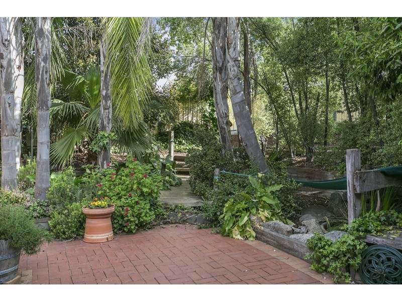 6 Frog Hollow, Strathdale VIC 3550