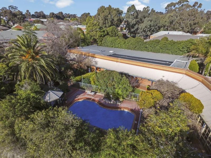 6 Frog Hollow, Strathdale VIC 3550