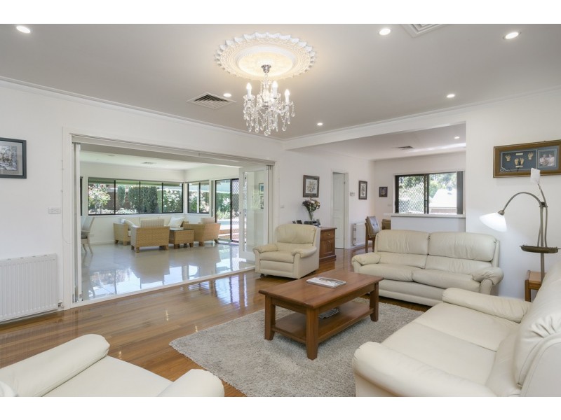 20 Maxwell Crescent, Strathdale VIC 3550