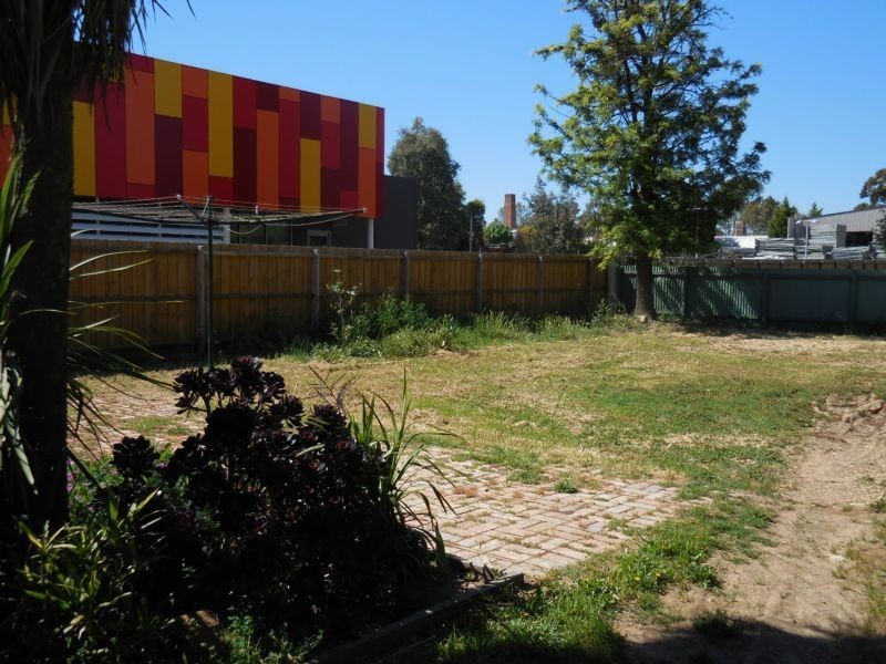 25 Howard Street, Epsom VIC 3551