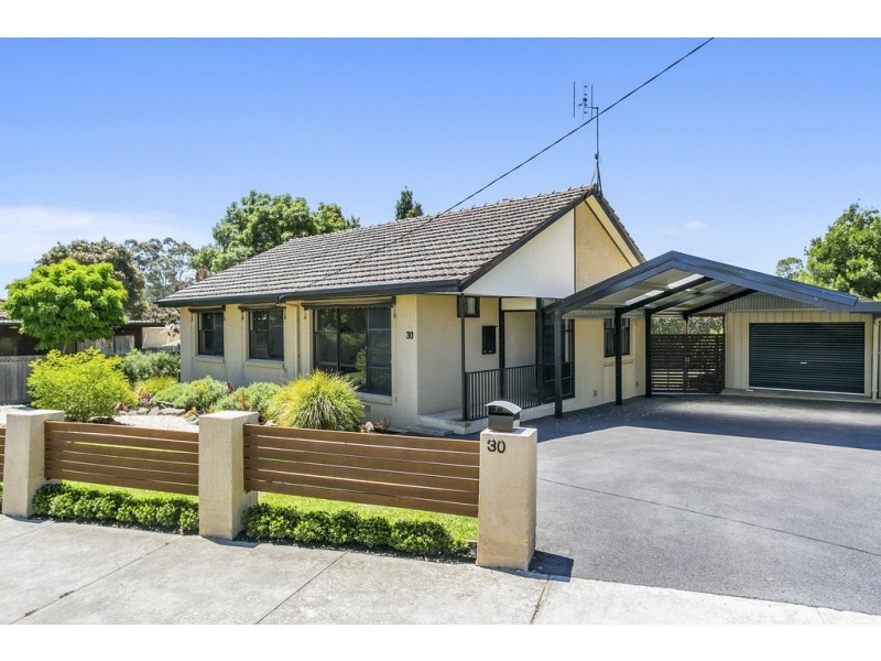30 Lowndes Street, Kennington VIC 3550