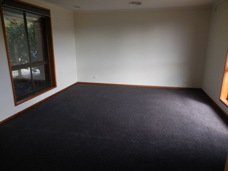 27 Ridgeway Crescent, Kennington VIC 3550