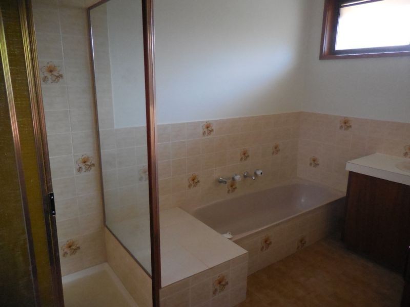 27 Ridgeway Crescent, Kennington VIC 3550