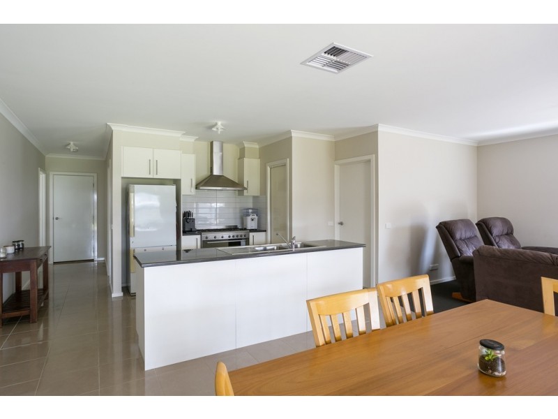 15 Topaz Avenue, White Hills VIC 3550