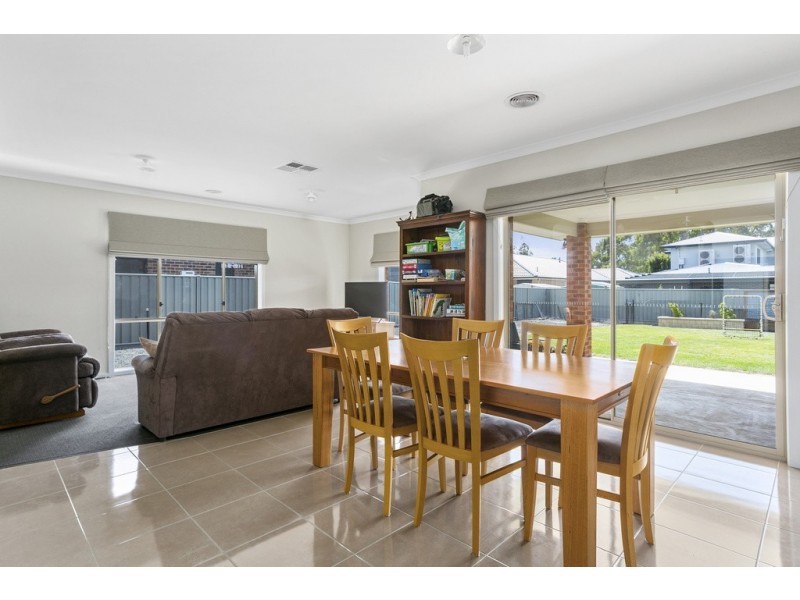 15 Topaz Avenue, White Hills VIC 3550