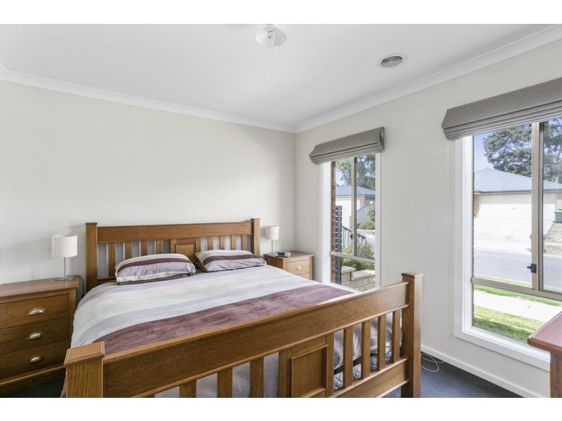 15 Topaz Avenue, White Hills VIC 3550