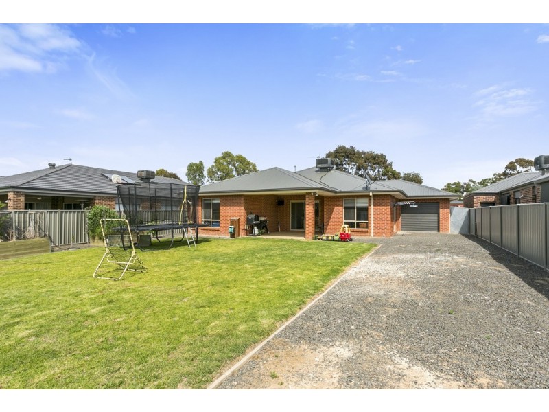 15 Topaz Avenue, White Hills VIC 3550