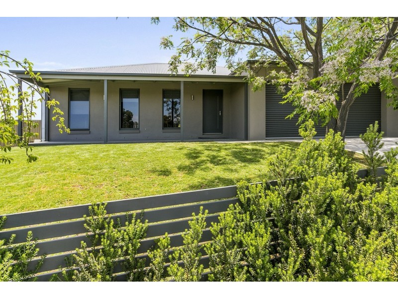 18 Black Street, Long Gully VIC 3550