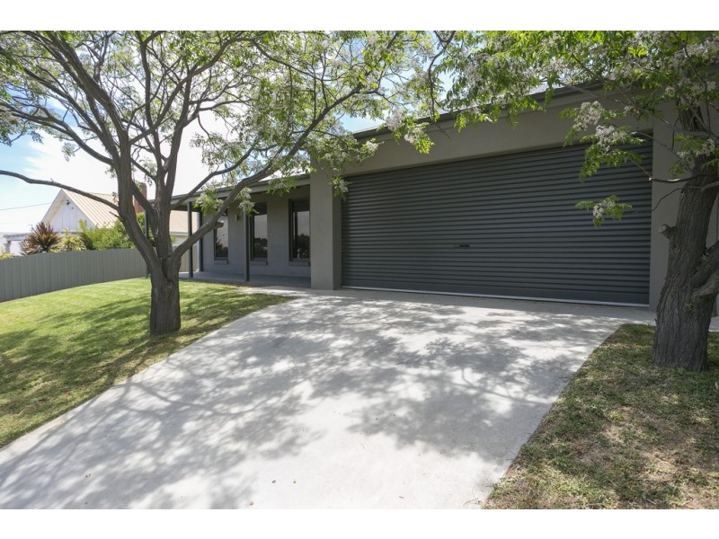 18 Black Street, Long Gully VIC 3550