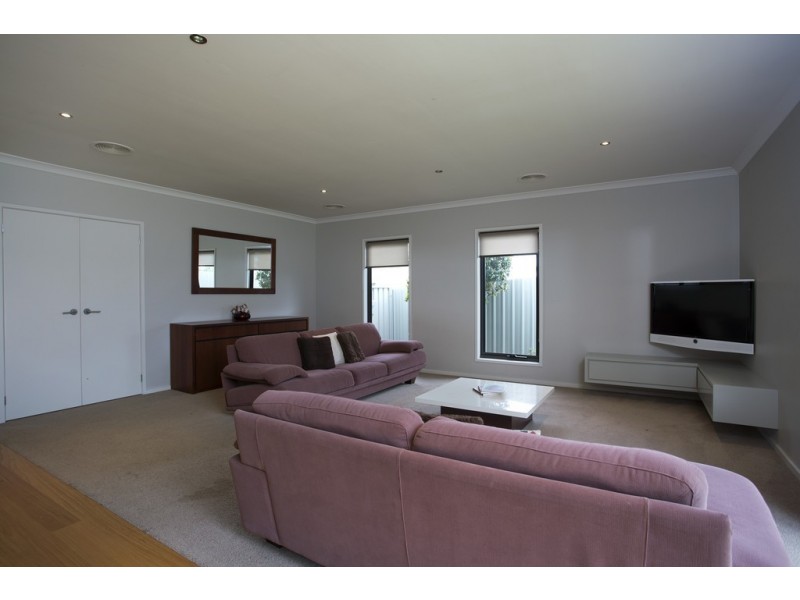 18 Black Street, Long Gully VIC 3550