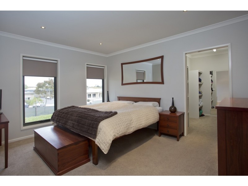 18 Black Street, Long Gully VIC 3550