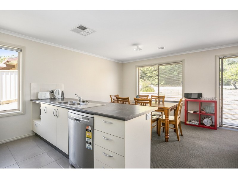 1/8 Sharon Street, Flora Hill VIC 3550