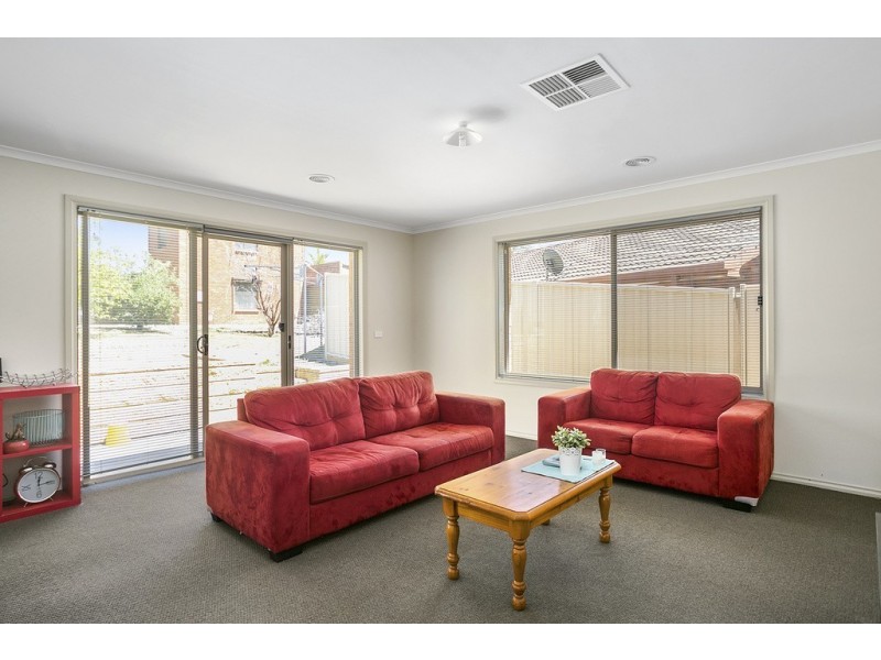1/8 Sharon Street, Flora Hill VIC 3550