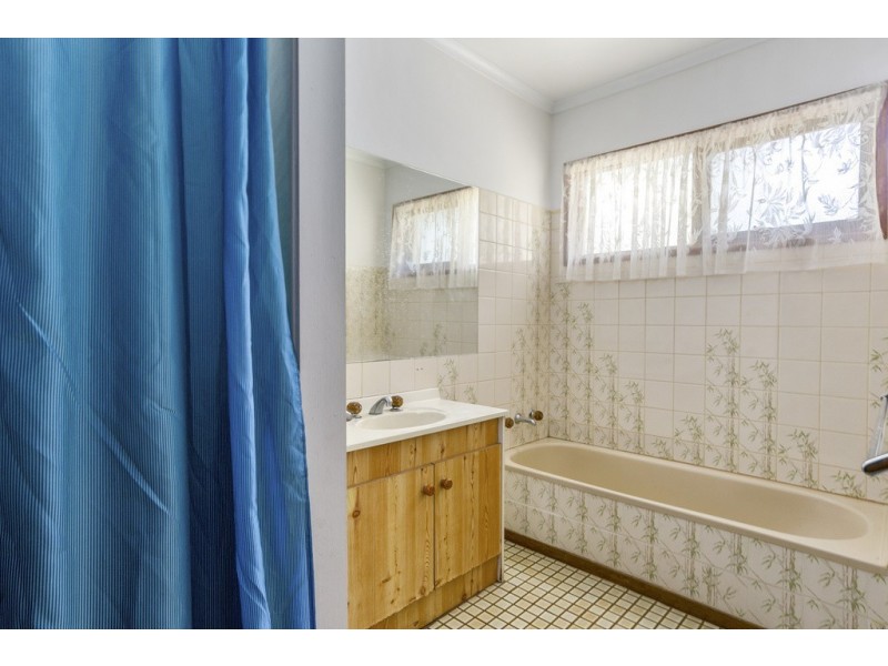 2/8 Sharon Street, Flora Hill VIC 3550