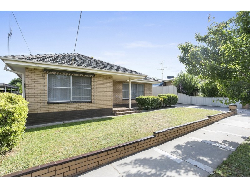 7 Hynam Avenue, Kangaroo Flat VIC 3555