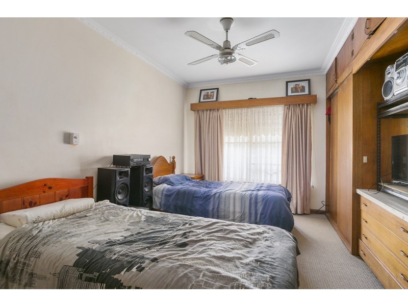 7 Hynam Avenue, Kangaroo Flat VIC 3555