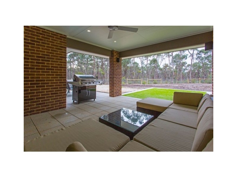 45 Ridge Road, Junortoun VIC 3551