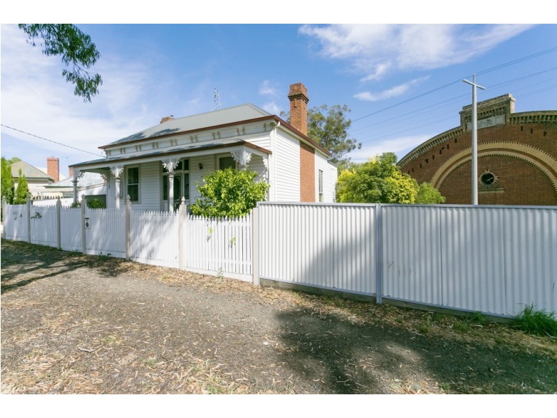 70 Gladstone Street, Quarry Hill VIC 3550