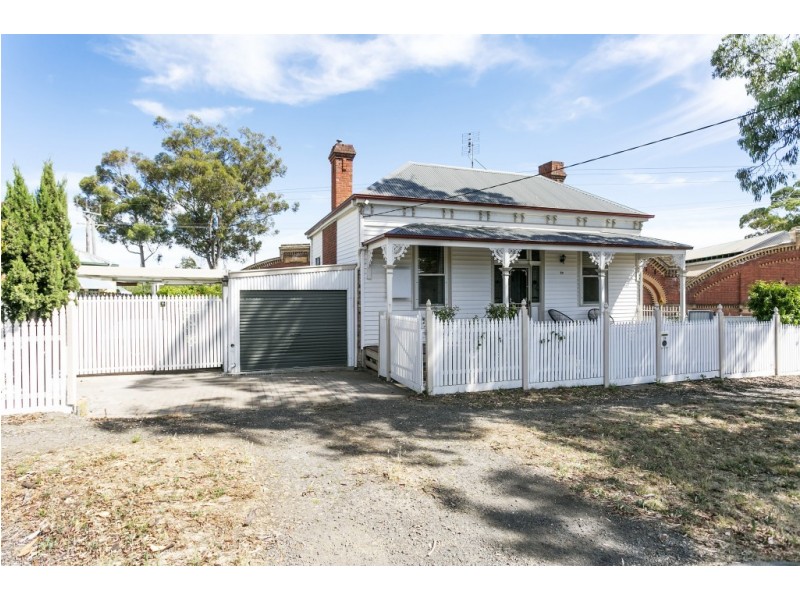 70 Gladstone Street, Quarry Hill VIC 3550