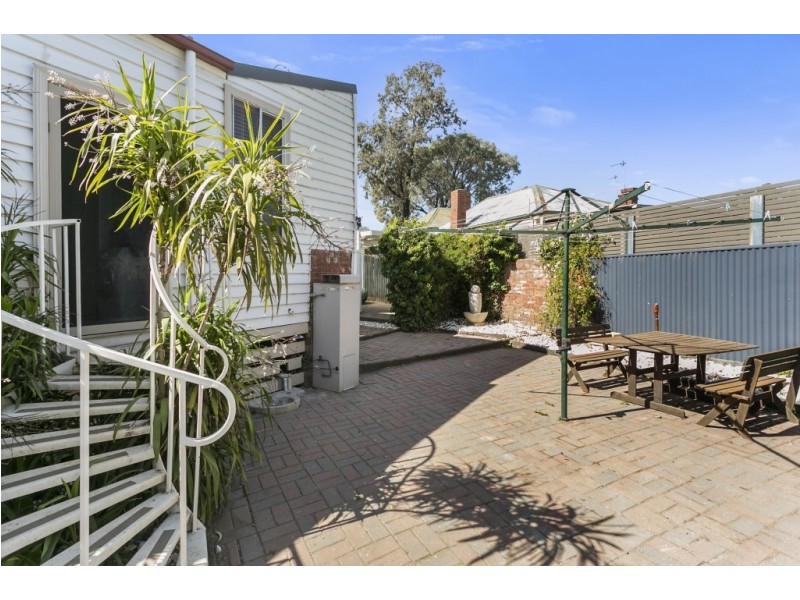 70 Gladstone Street, Quarry Hill VIC 3550