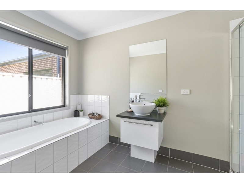 28 Elandra Drive, Epsom VIC 3551