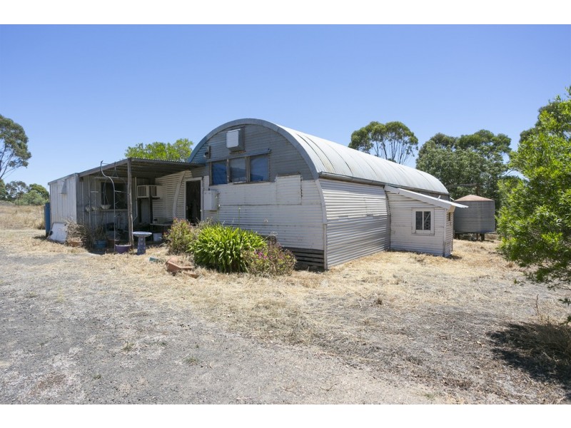 240 Giris Road, Longlea VIC 3551