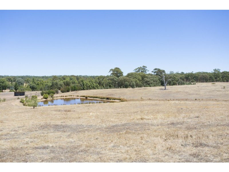 240 Giris Road, Longlea VIC 3551