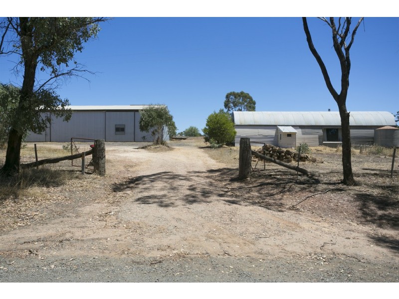 240 Giris Road, Longlea VIC 3551