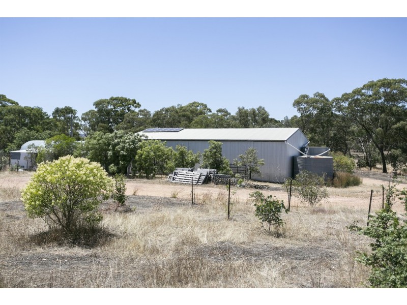 240 Giris Road, Longlea VIC 3551