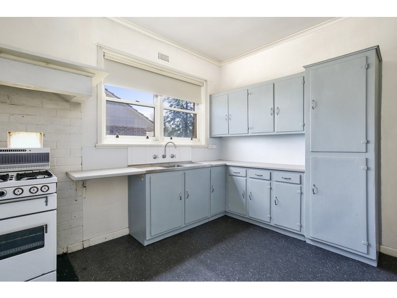 17 Churchill Avenue, Flora Hill VIC 3550