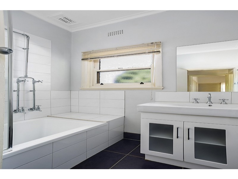 17 Churchill Avenue, Flora Hill VIC 3550