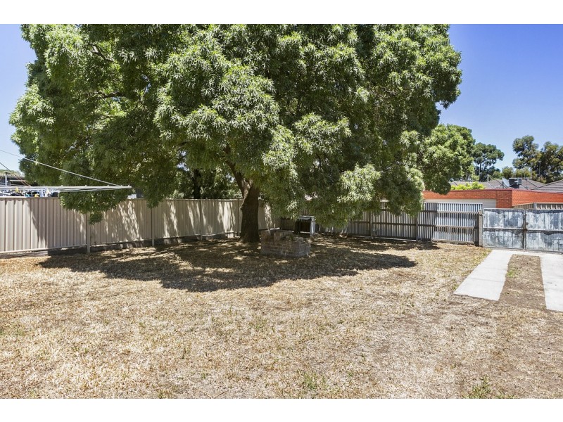 17 Churchill Avenue, Flora Hill VIC 3550