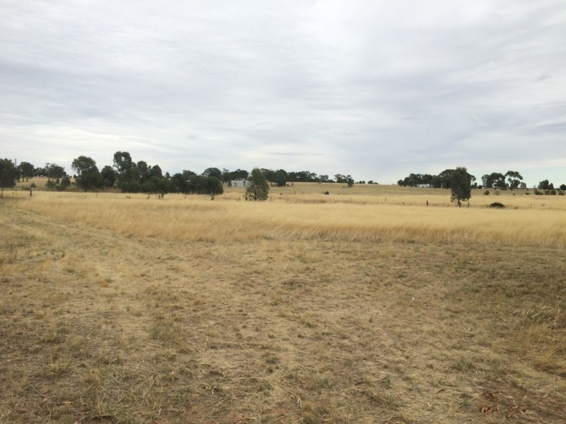 33 Angel Road, Neilborough VIC 3570