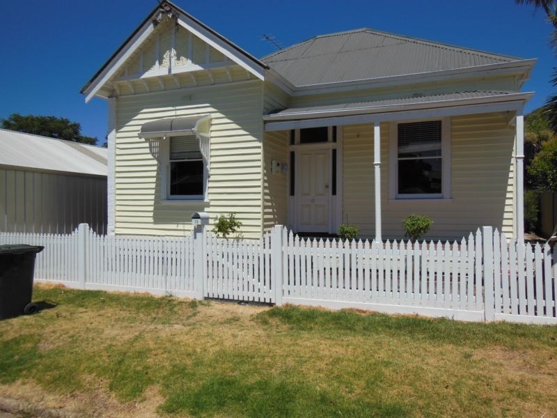 13 Bright Street, Quarry Hill VIC 3550