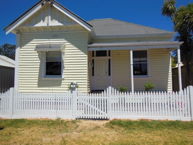 13 Bright Street, Quarry Hill VIC 3550