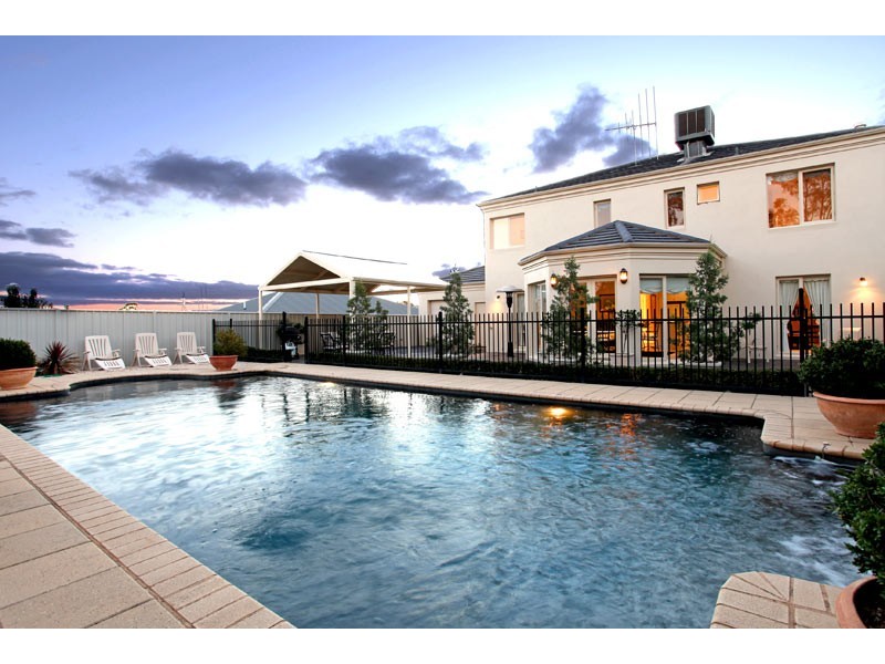 20 Weatherby Dr., Strathdale VIC 3550
