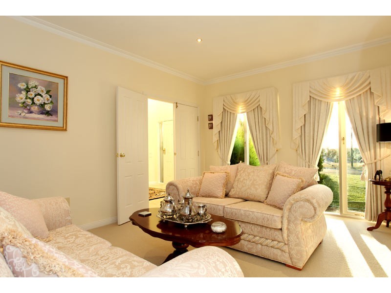 20 Weatherby Dr., Strathdale VIC 3550