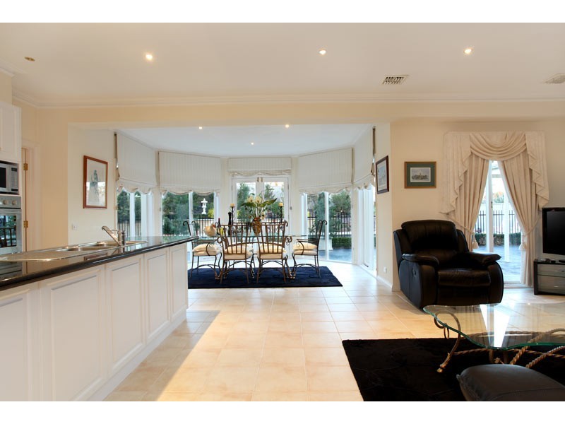 20 Weatherby Dr., Strathdale VIC 3550