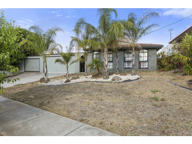 17 Woodbury St, Strathdale VIC 3550