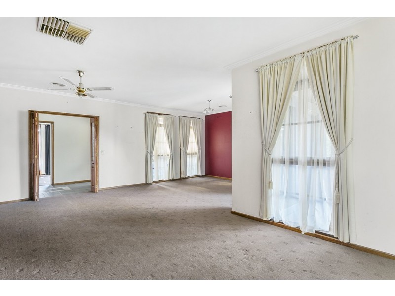 17 Woodbury St, Strathdale VIC 3550