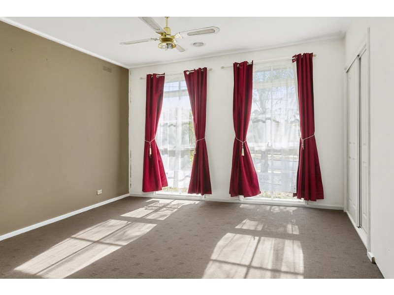 17 Woodbury St, Strathdale VIC 3550