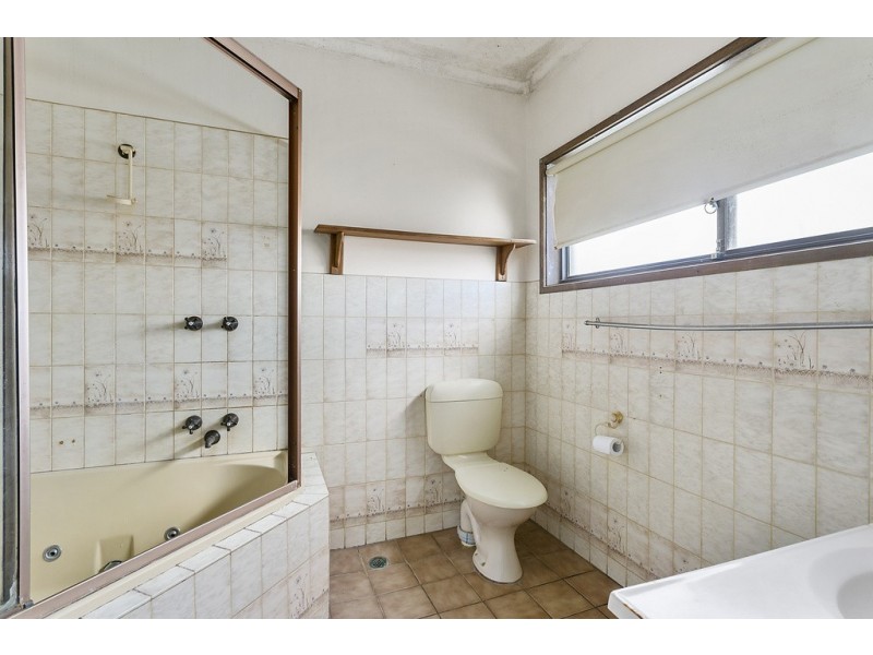 17 Woodbury St, Strathdale VIC 3550