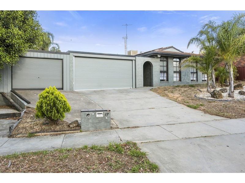 17 Woodbury St, Strathdale VIC 3550