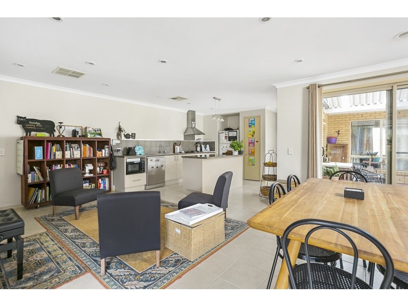 17 Blackwattle Avenue, Epsom VIC 3551