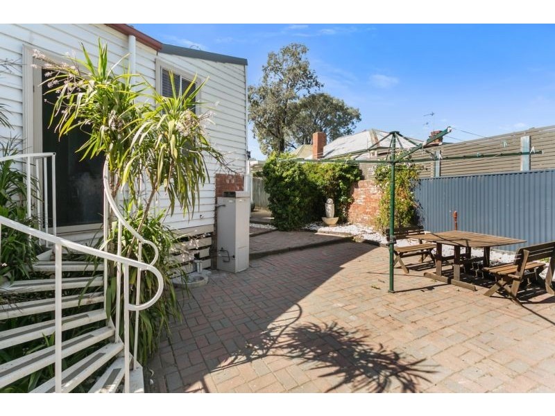 70 Gladstone Street, Quarry Hill VIC 3550