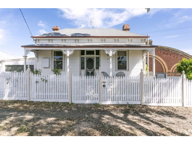 70 Gladstone Street, Quarry Hill VIC 3550