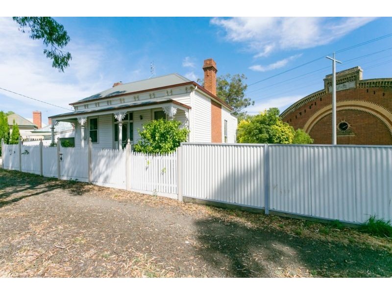 70 Gladstone Street, Quarry Hill VIC 3550