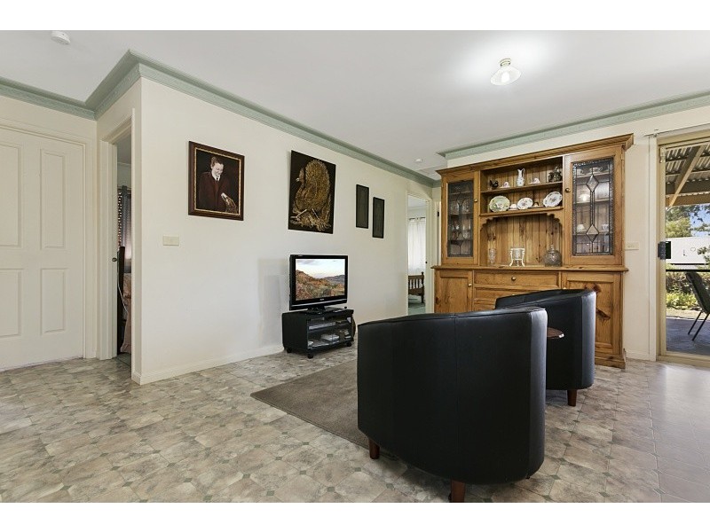 6 Julie Court, Kangaroo Flat VIC 3555