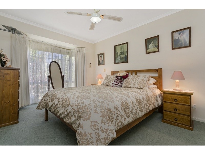 6 Julie Court, Kangaroo Flat VIC 3555