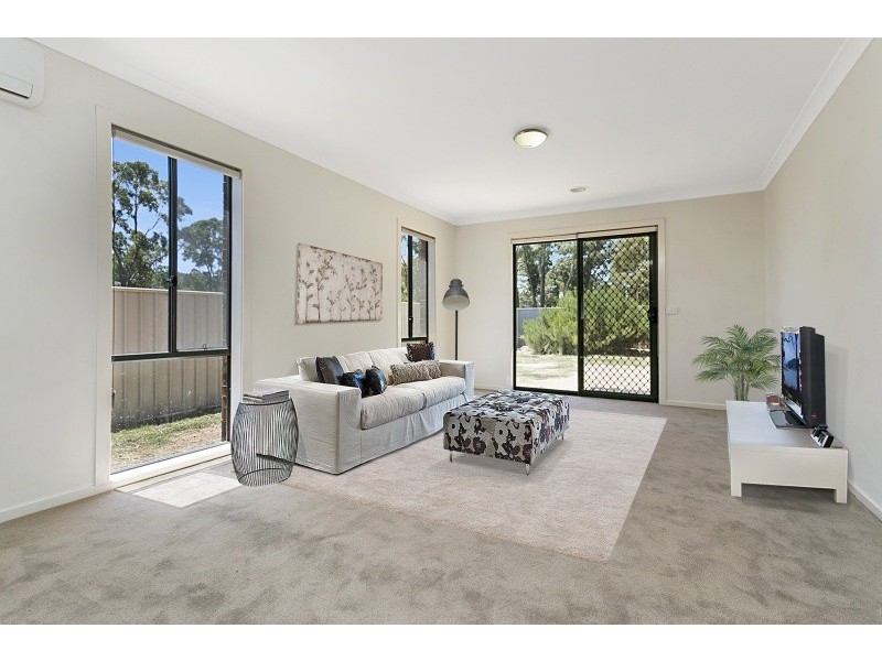 42 Barnett Drive, Kangaroo Flat VIC 3555